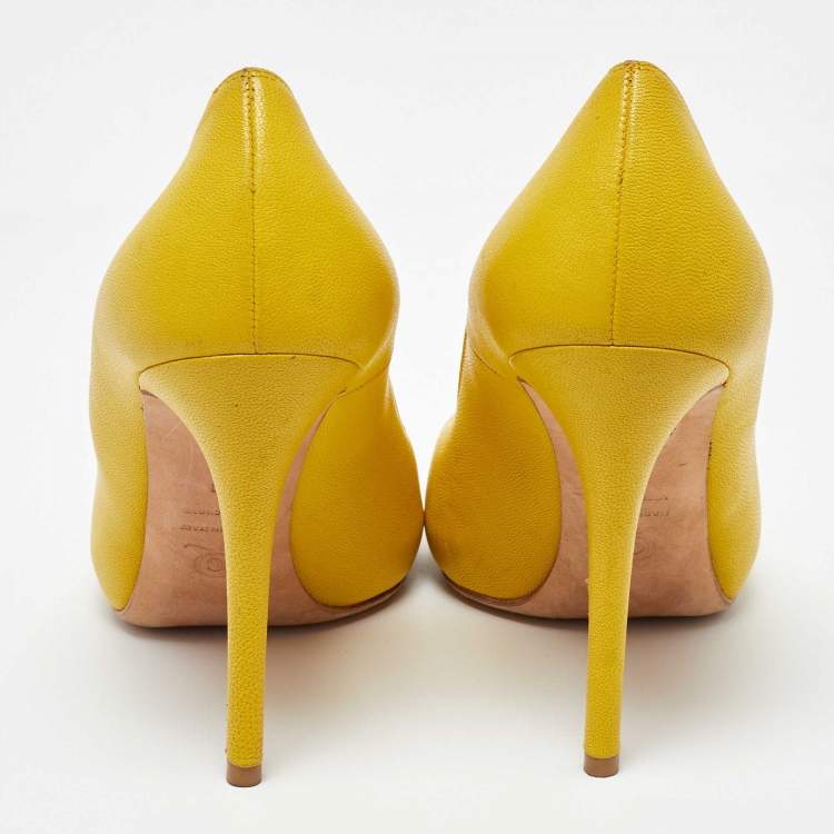 Pre Owned Alexander McQueen Yellow Leather Embellished Skull Peep Toe Pumps Size 38
