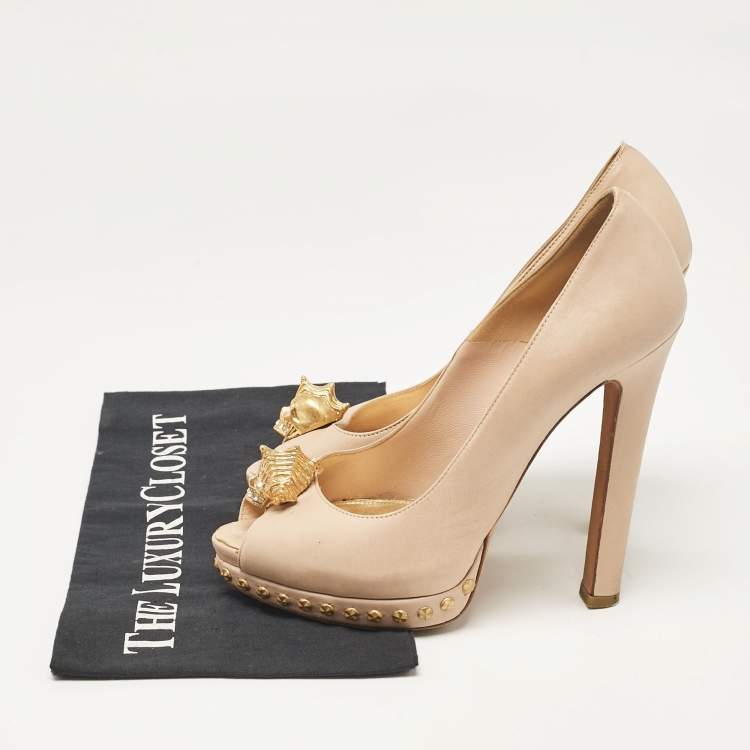 Pre Owned Alexander McQueen Beige Leather Skull Detail Studded Platform Peep Toe Pumps Size 37.5