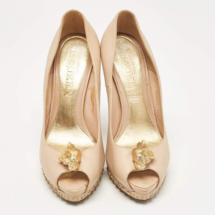 Pre Owned Alexander McQueen Beige Leather Skull Detail Studded Platform Peep Toe Pumps Size 37.5
