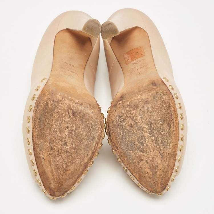 Pre Owned Alexander McQueen Beige Leather Skull Detail Studded Platform Peep Toe Pumps Size 37.5