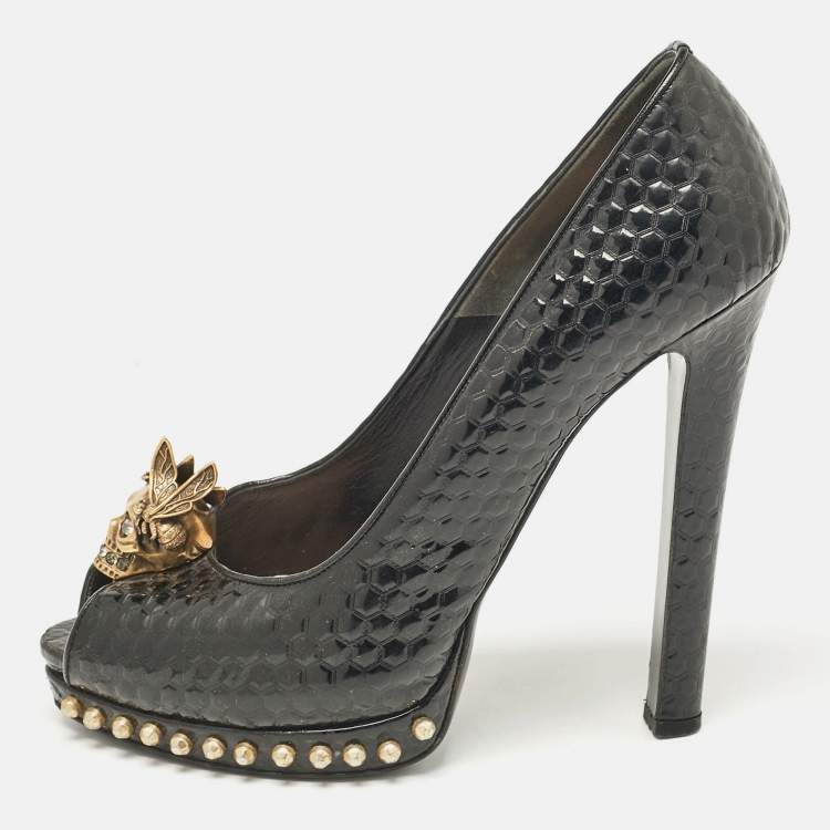 Pre Owned Alexander McQueen Black Patent Leather Skull Embellished Platform Pumps Size 41