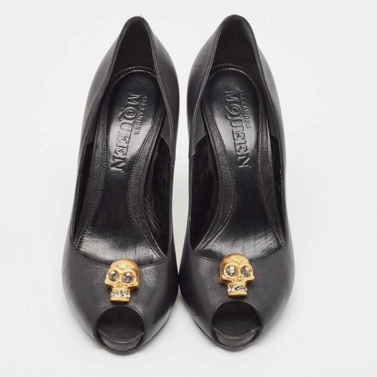 Pre Owned Alexander McQueen Black Leather Crystal Embellished Skull Peep-Toe Pumps Size 38.5