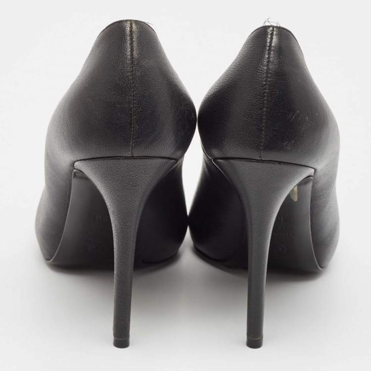 Pre Owned Alexander McQueen Black Leather Crystal Embellished Skull Peep-Toe Pumps Size 38.5