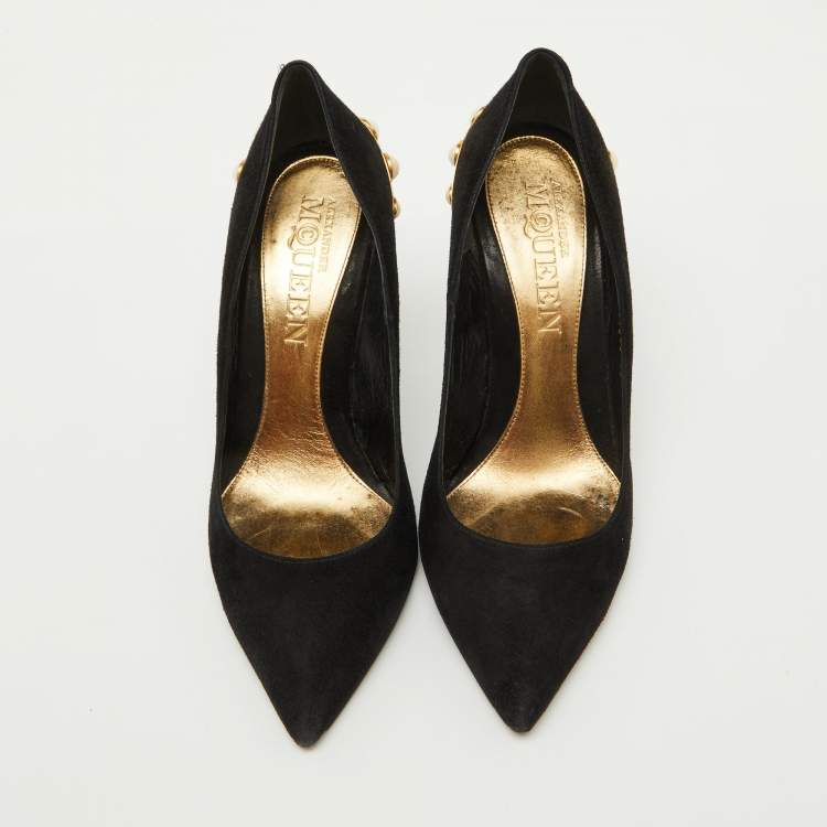 Pre Owned Alexander McQueen Black Suede Gold Trimmed Faux Pearl Pumps Size 39