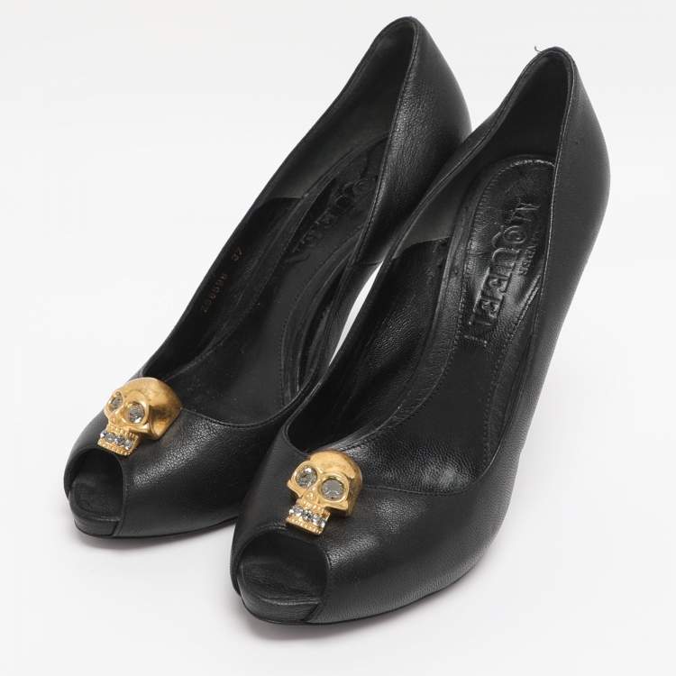 Pre Owned Alexander McQueen Black Leather Crystal Embellished Skull Detail Peep Toe Platform Pumps Size 37