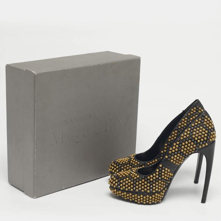 Pre Owned Alexander McQueen Black Studded Leather Platform Pumps Size 40
