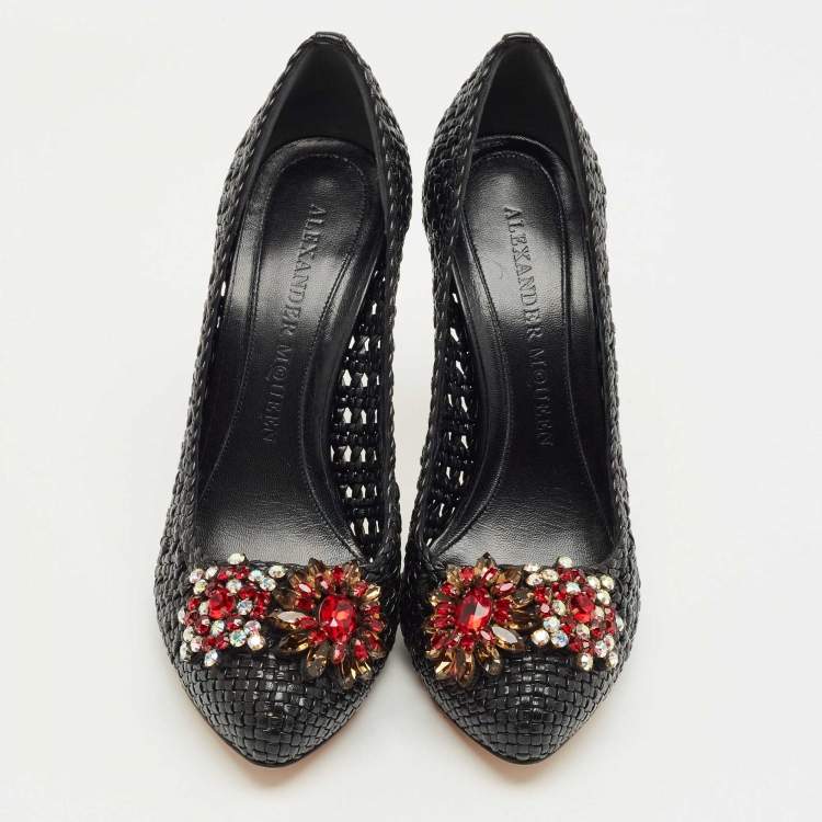Pre Owned Alexander McQueen Black Woven Leather Crystal Embellish Pumps Size 38.5
