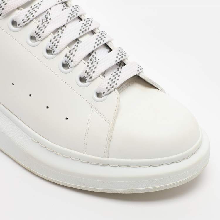 مملوكة مسبقًا Alexander McQueen White Leather and Suede Oversized Low Top Sneakers Size 39