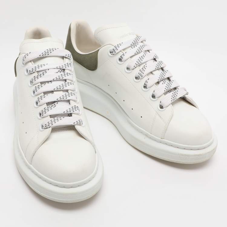 مملوكة مسبقًا Alexander McQueen White Leather and Suede Oversized Low Top Sneakers Size 39