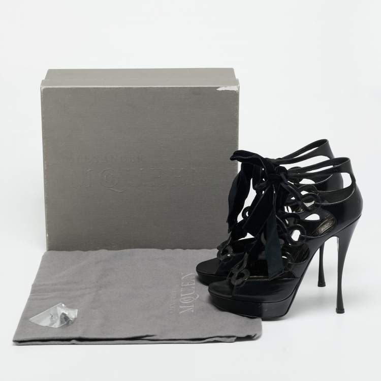 مملوكة مسبقًا Alexander McQueen Size 40 Black Leather Cut Out Platform Sandals