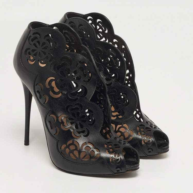 Pre Owned Alexander McQueen Size 38 Black Floral Laser Cut Leather Peep Toe Booties