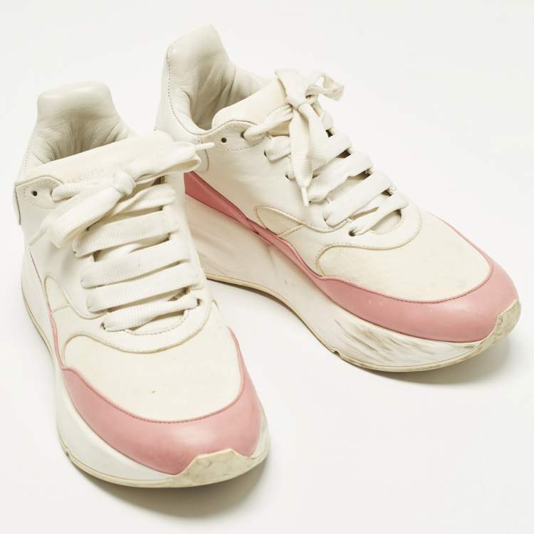 مملوكة مسبقًا Alexander McQueen Oversized Runner Size 39 White/Pink Leather Lace Up Sneakers