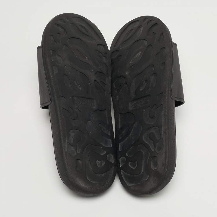 Pre Owned Alexander McQueen Size 37 Black Rubber Pool Slides 