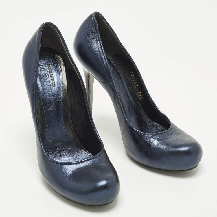 Pre Owned Alexander McQueen Size 38.5 Metallic Blue Foil Leather Round Pumps