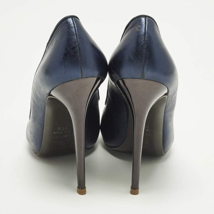 Pre Owned Alexander McQueen Size 38.5 Metallic Blue Foil Leather Round Pumps