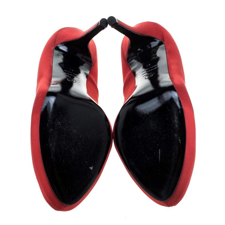 Pre Owned Alexander McQueen Red Satin Heart Peep Toe Pumps Size 41