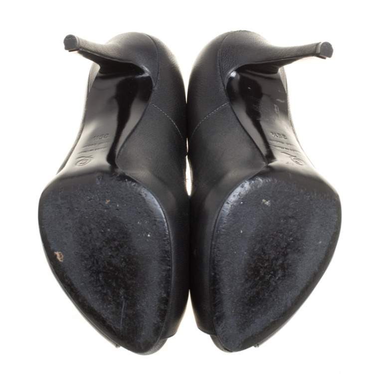 مملوكة مسبقًا Alexander McQueen Black Leather Crystal Embellished Skull Detail Peep Toe Platform Pumps Size 35.5