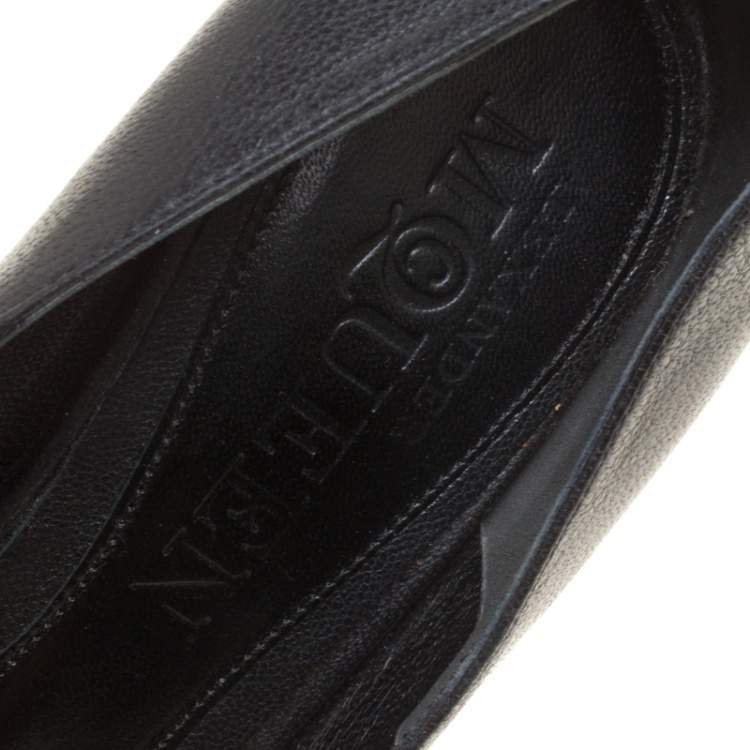 مملوكة مسبقًا Alexander McQueen Black Leather Crystal Embellished Skull Detail Peep Toe Platform Pumps Size 35.5
