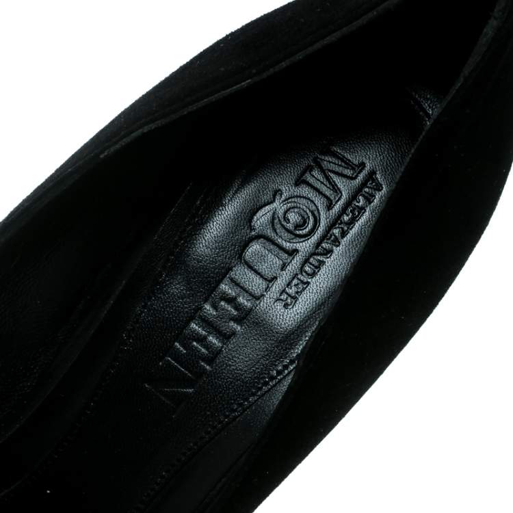 Pre Owned Alexander McQueen Black Suede Crystal Embellished Skull Peep Toe Pumps 40