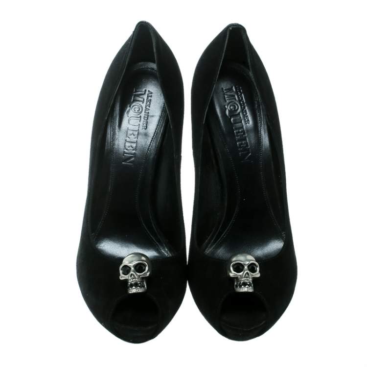 Pre Owned Alexander McQueen Black Suede Crystal Embellished Skull Peep Toe Pumps 40