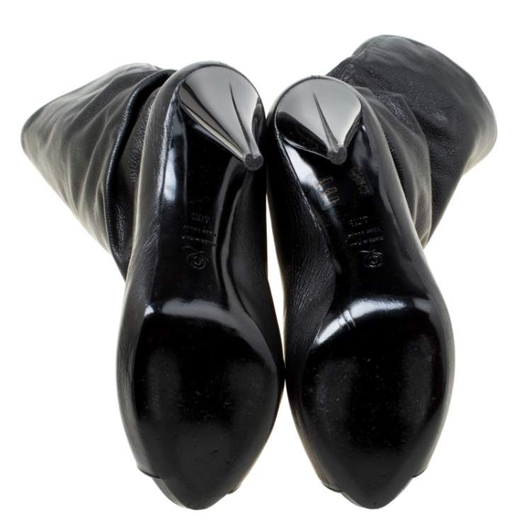 مملوكة مسبقًا Alexander McQueen Black Leather Ruched Detail Peep Toe Calf Boots Size 40.5