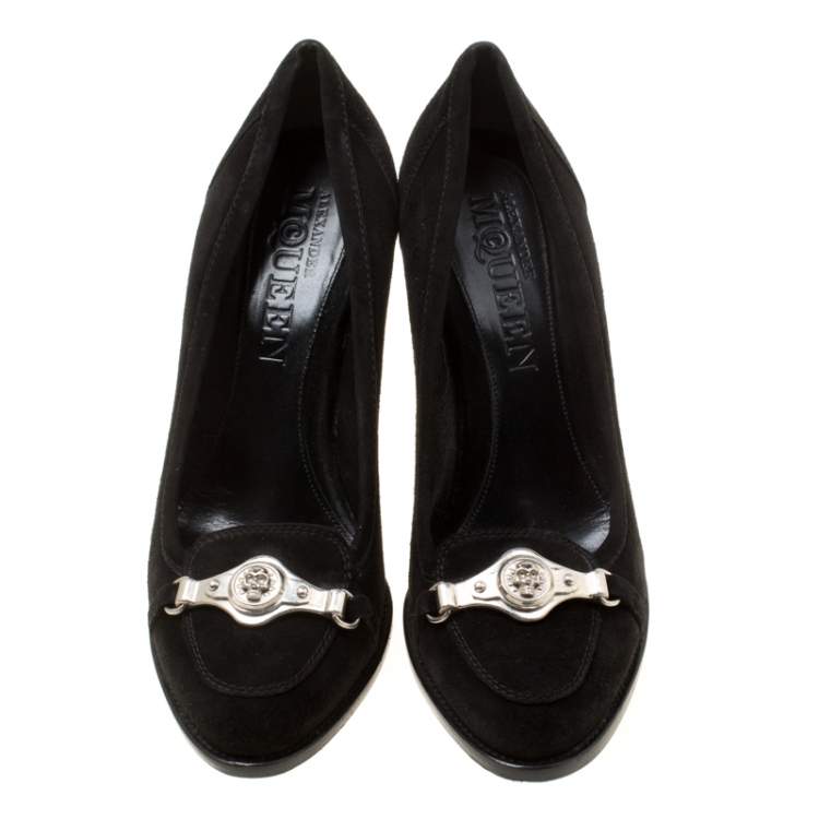 Pre Owned Alexander McQueen Black Suede Skull Detail Loafer Pumps Size 37