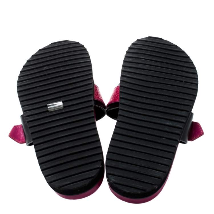 Pre Owned Alexander McQueen Pink/Black Ostrich Leg And Leather Flat Sandals Size 40