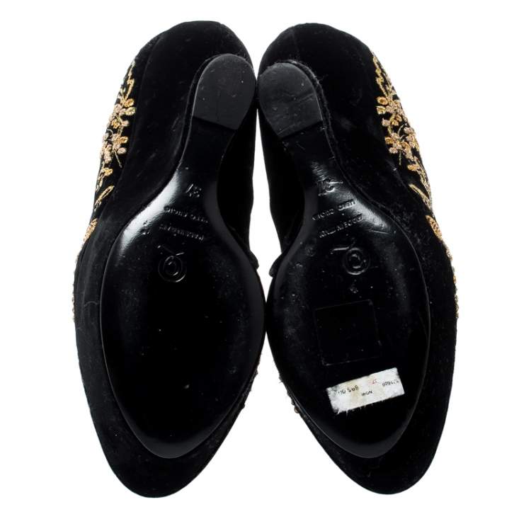 مملوكة مسبقًا Alexander McQueen Black Velvet Acorn Embroidered Armadillo Curved Wedge Pumps Size 37