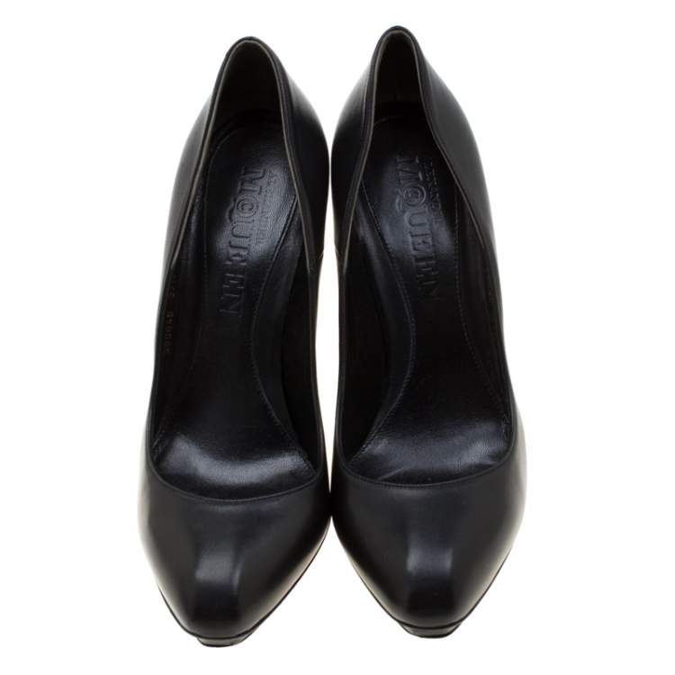 Pre Owned Alexander McQueen Black Leather Spike Heel Pumps 37.5