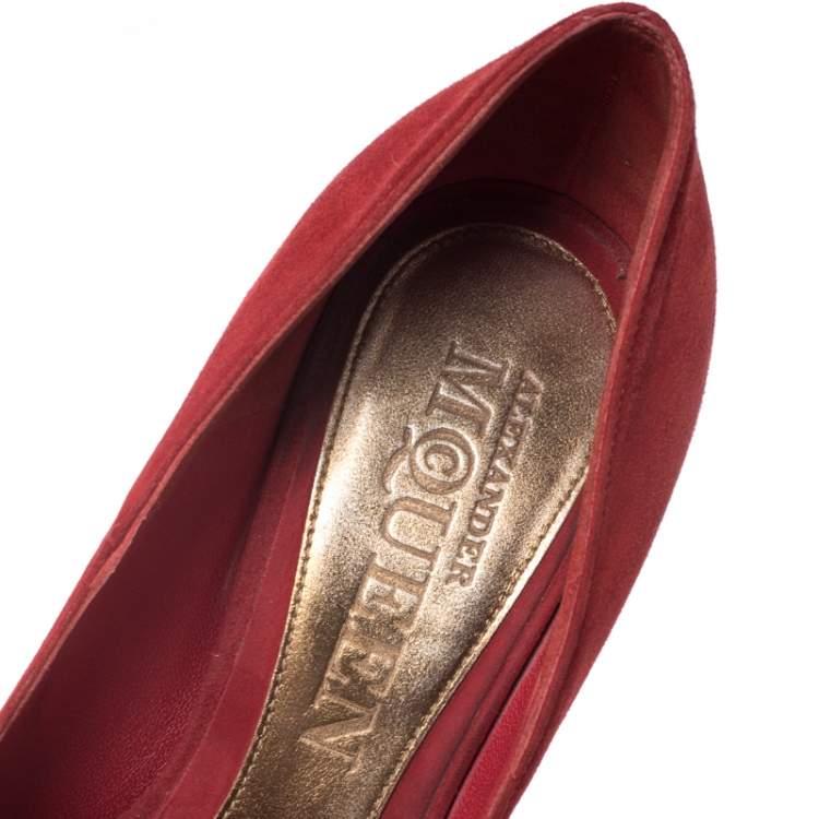 Pre Owned Alexander McQueen Red Suede Skull Embellished Peep Toe Pumps Size 36