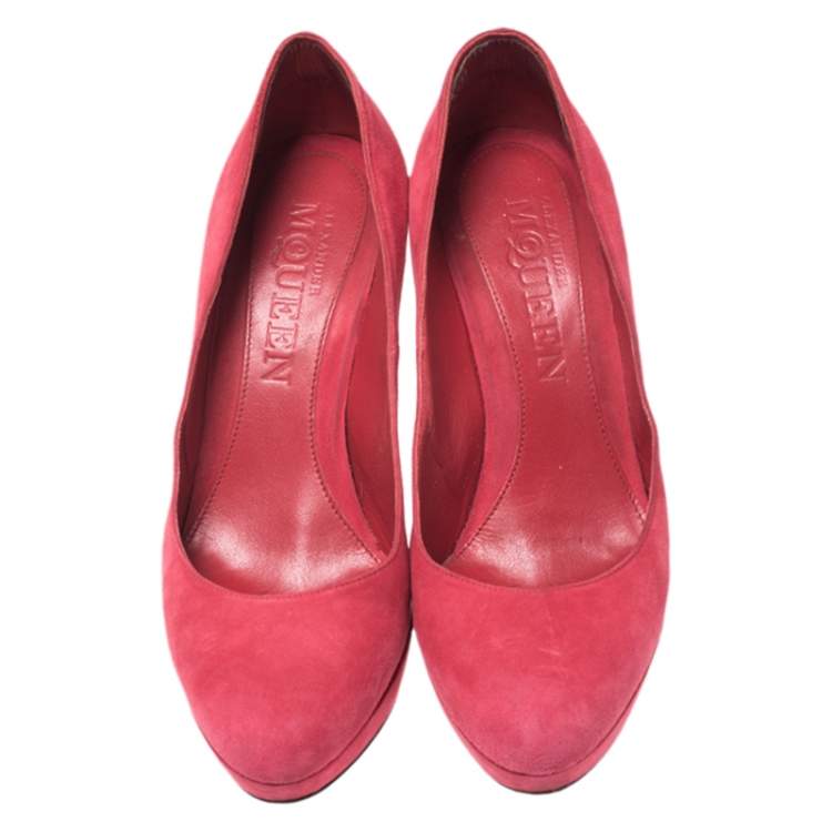 Pre Owned Alexander McQueen Red Suede Horn Heel Platform Pumps Size 37