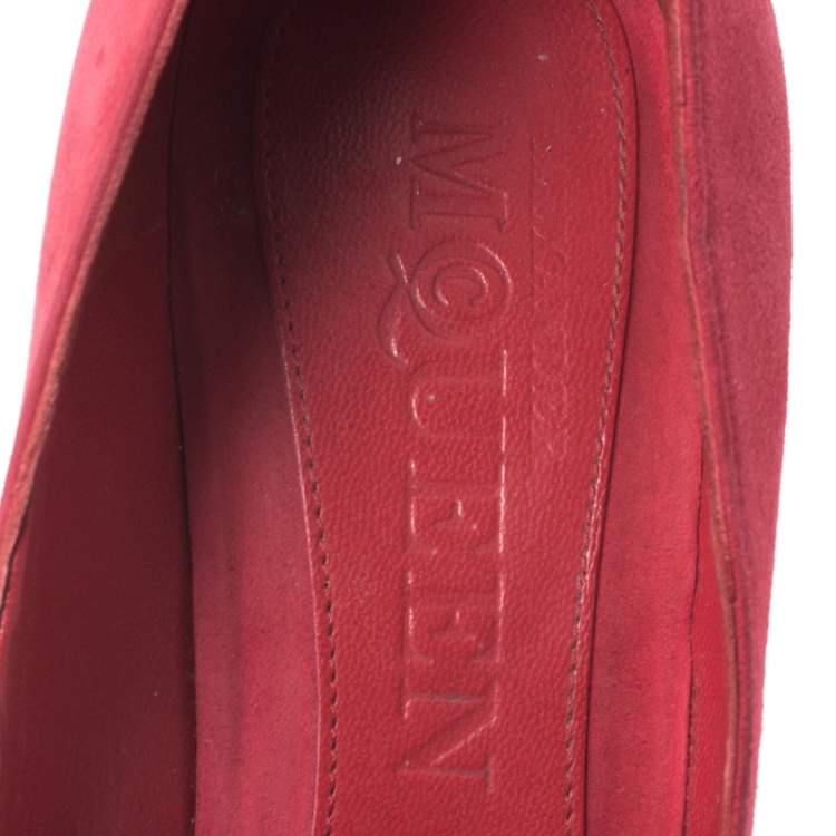 Pre Owned Alexander McQueen Red Suede Horn Heel Platform Pumps Size 37