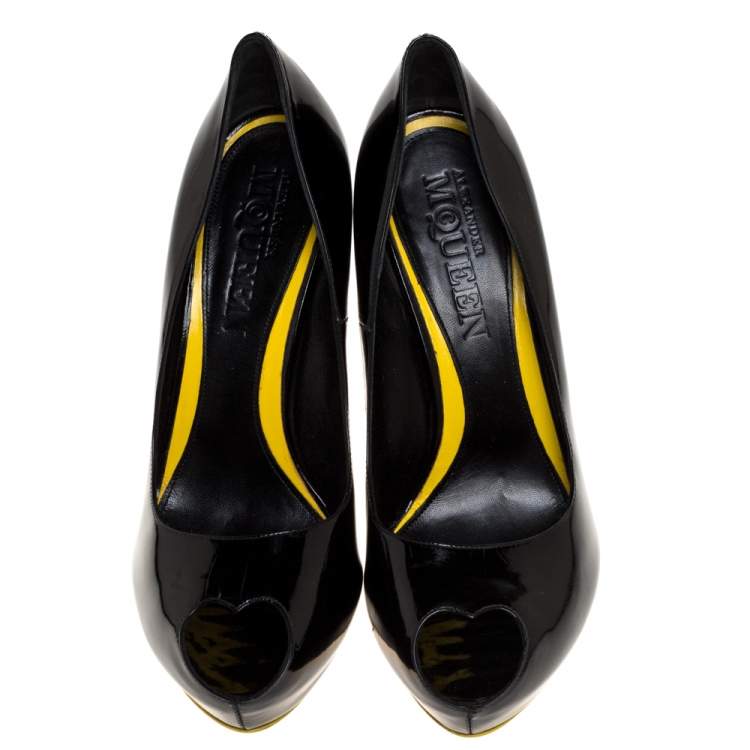 Pre Owned Alexander McQueen Black Patent Leather Heart Peep Toe Pumps Size 39.5