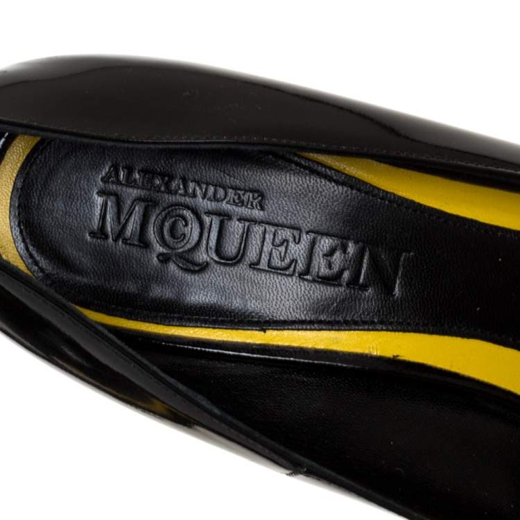 Pre Owned Alexander McQueen Black Patent Leather Heart Peep Toe Pumps Size 39.5