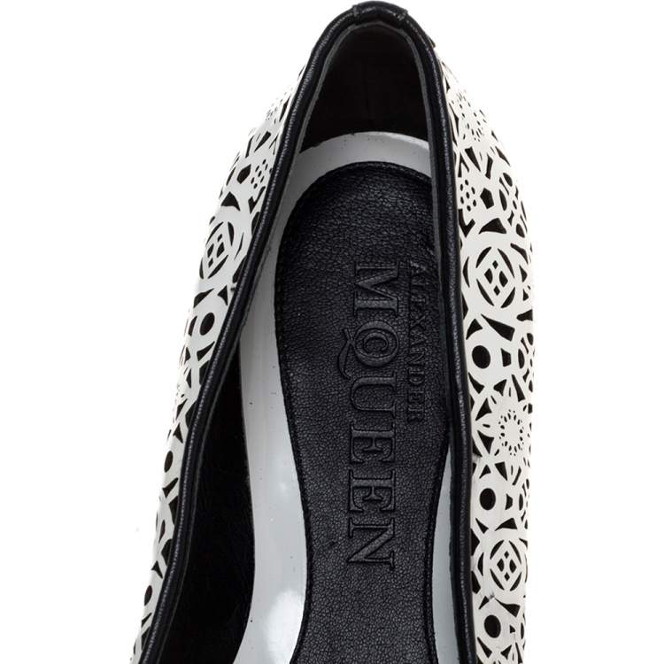 Pre Owned Alexander McQueen Monochrome Laser Cut Patent Leather Smoking Slippers Size 37