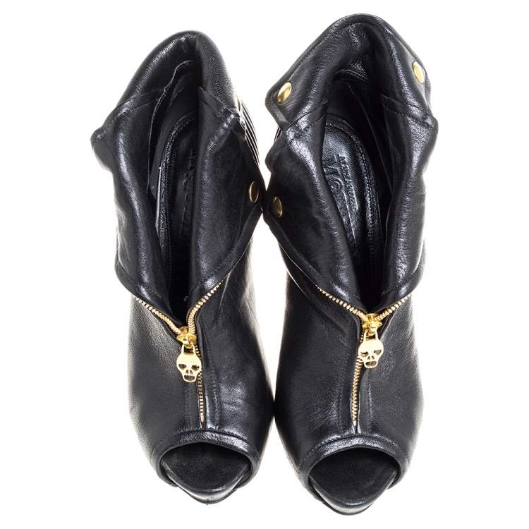 مملوكة مسبقًا Alexander McQueen Black Leather Faithful Skull Peep Toe Booties Size 40