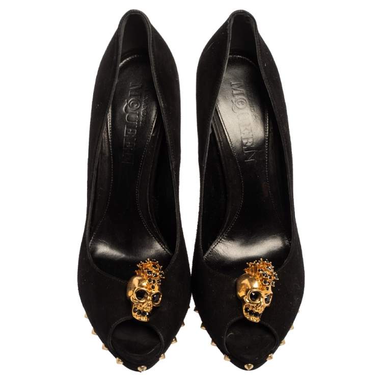 Pre Owned Alexander McQueen Black Suede Skull Embellished Peep Toe Pump Size 40.5