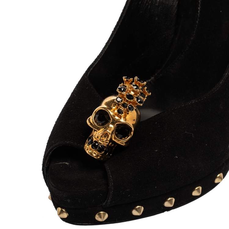 Pre Owned Alexander McQueen Black Suede Skull Embellished Peep Toe Pump Size 40.5