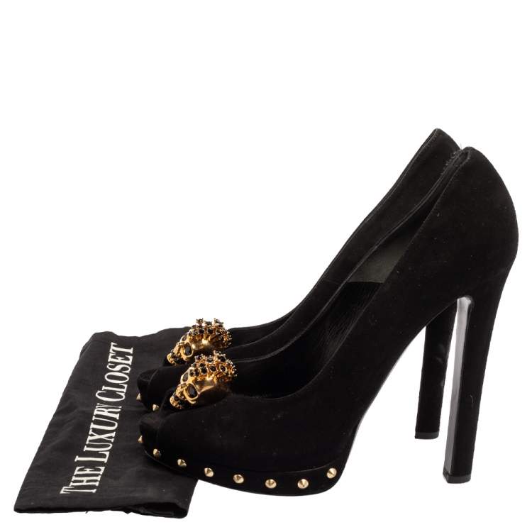 Pre Owned Alexander McQueen Black Suede Skull Embellished Peep Toe Pump Size 40.5
