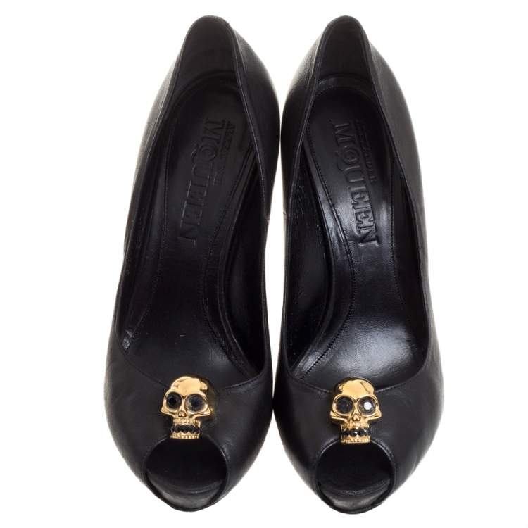 Pre Owned Alexander McQueen Black Leather Crystal Embellished Skull Detail Peep Toe Platform Pumps Size 38