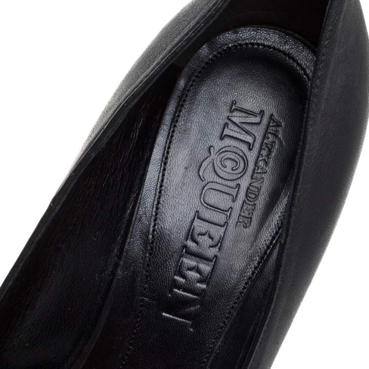 Pre Owned Alexander McQueen Black Leather Crystal Embellished Skull Detail Peep Toe Platform Pumps Size 38