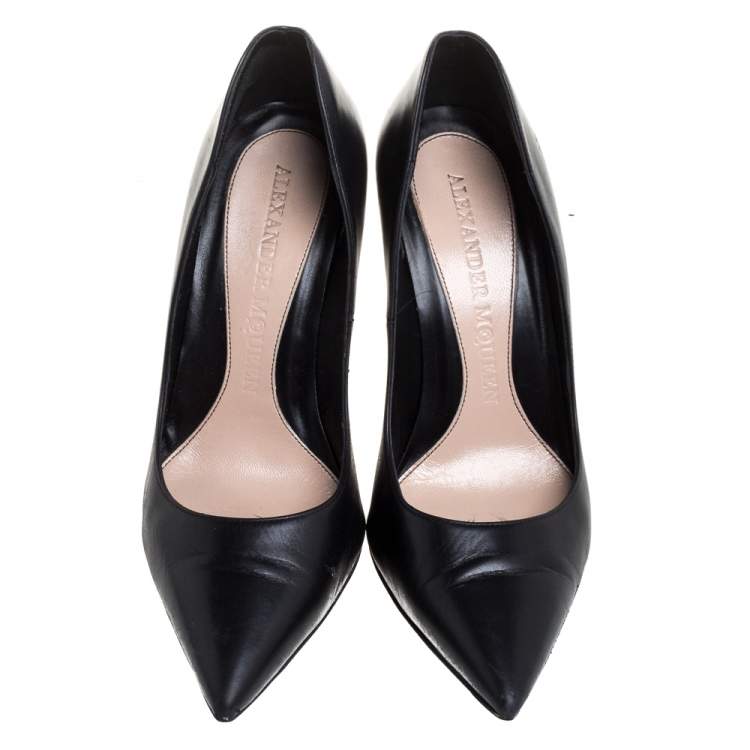 Pre Owned Alexander McQueen Black Leather Pointed Toe Pumps Size 37.5