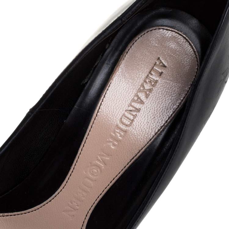 Pre Owned Alexander McQueen Black Leather Pointed Toe Pumps Size 37.5