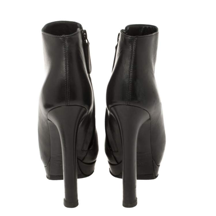 مملوكة مسبقًا Alexander McQueen Black Leather Platform Ankle Boots Size 36