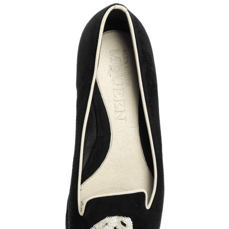 مملوكة مسبقًا Alexander McQueen Black Suede Leather Sequins Skull Embellished Smoking Slippers Size 38.5