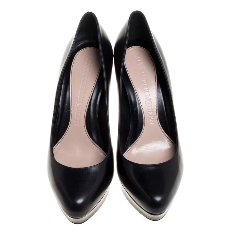 Pre Owned Alexander McQueen Black Leather Curved Heel Platform Pumps Size 38