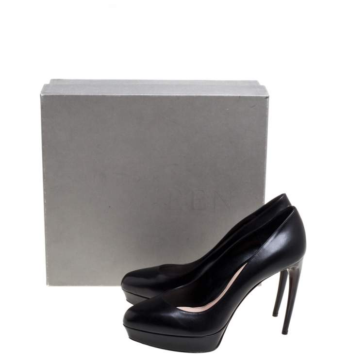 Pre Owned Alexander McQueen Black Leather Curved Heel Platform Pumps Size 38