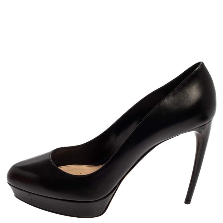 Pre Owned Alexander McQueen Black Leather Horn Heel Platform Pumps Size 40