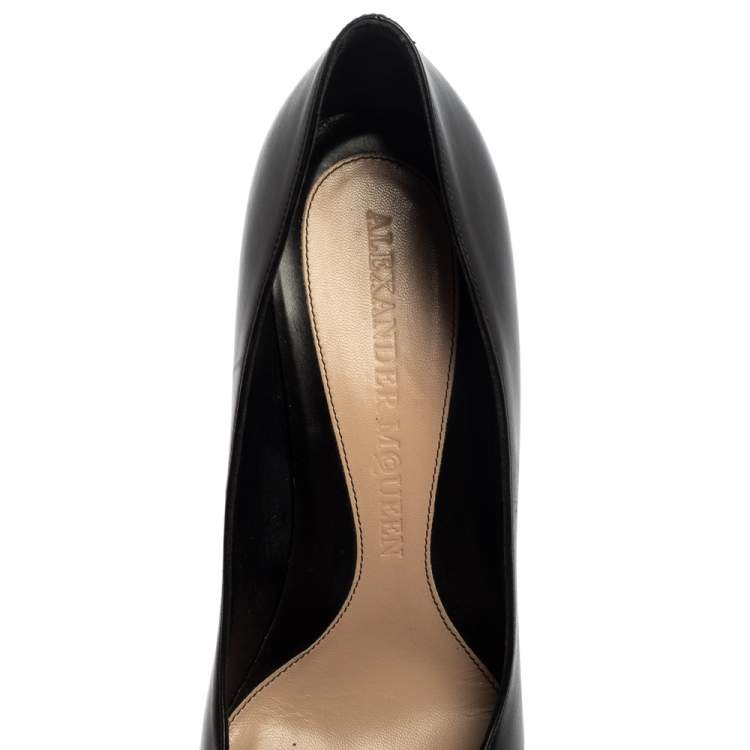 Pre Owned Alexander McQueen Black Leather Horn Heel Platform Pumps Size 40