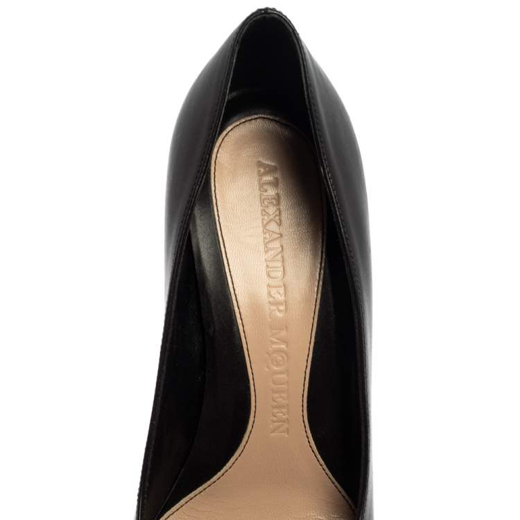 Pre Owned Alexander McQueen Black Leather Horn Heel Platform Pumps Size 37